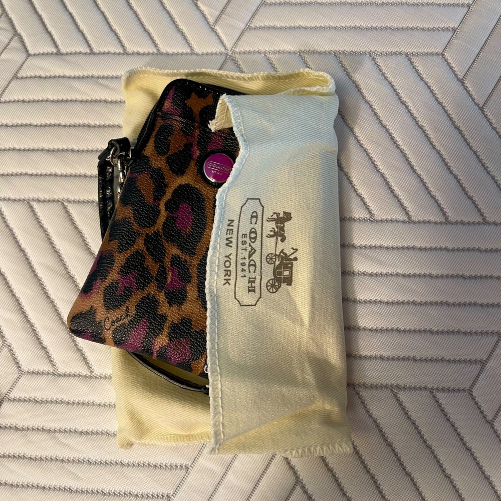Vintage Coach PHONE CASE/WRISTLET!